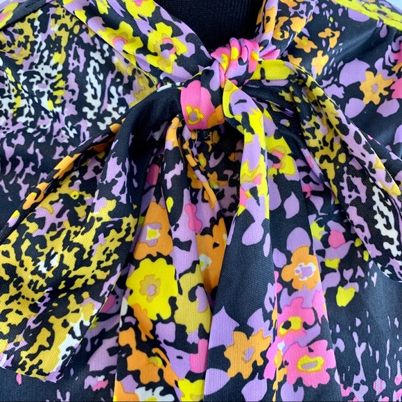 Psychedelic Floral Secretary Dress with Bow Drop Waist with Button details - Picture 13 of 14